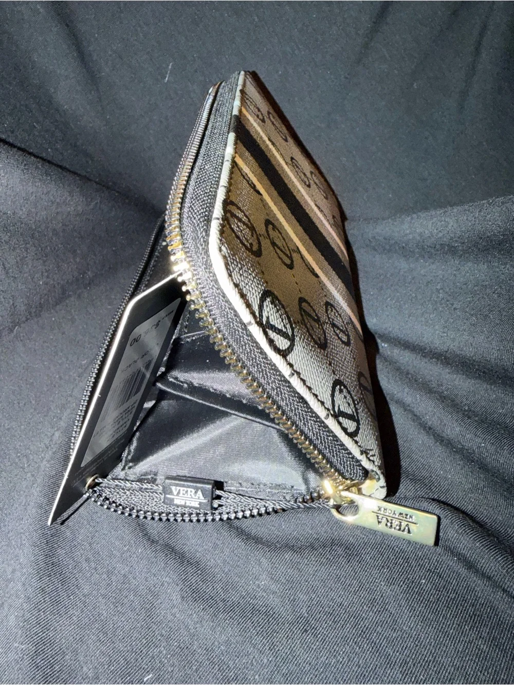 Vera Neumann vera signature